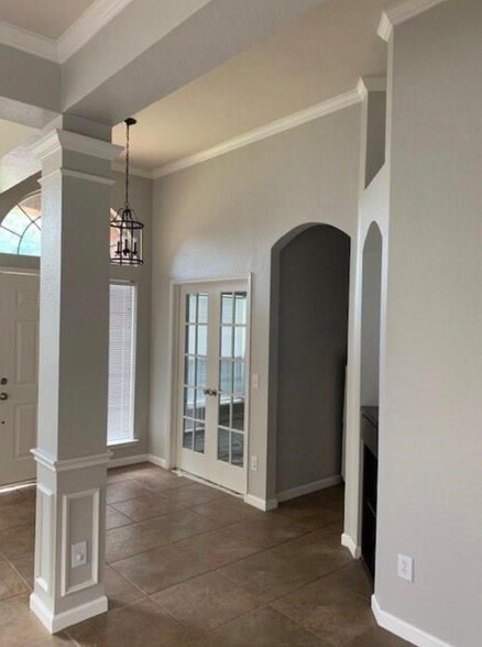 Building Photo - 10808 Pineview Ln