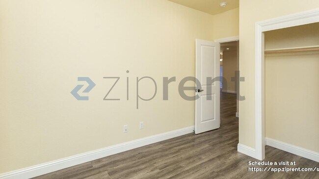 Building Photo - 1313 Crestview Ct