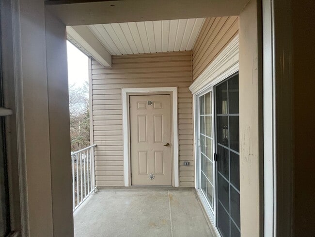 Building Photo - Condo unit 2BR 2 Baths 55+ and older