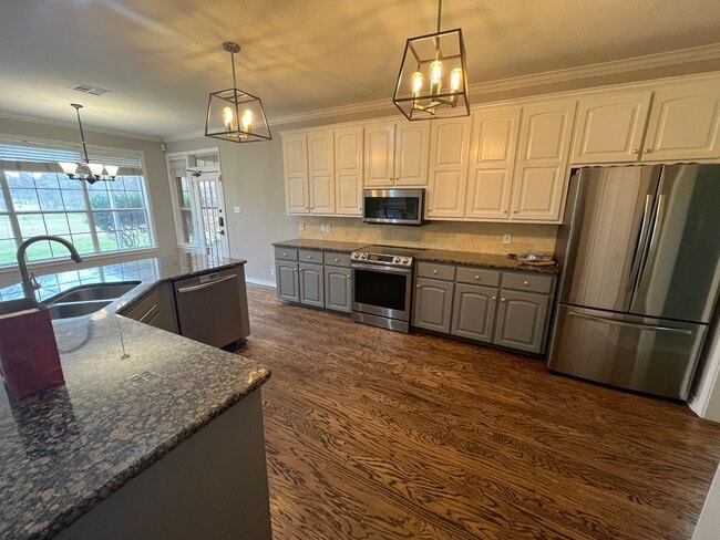 Building Photo - Mill Creek Executive Home Overlooking Golf Course at 17th Tee