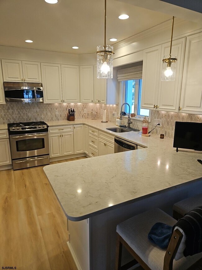 Building Photo - 107 S Dover Ave