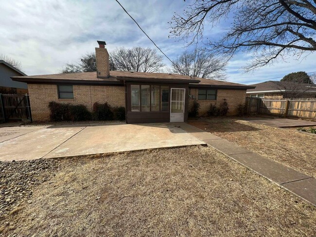 Building Photo - 810 Mimosa Ave