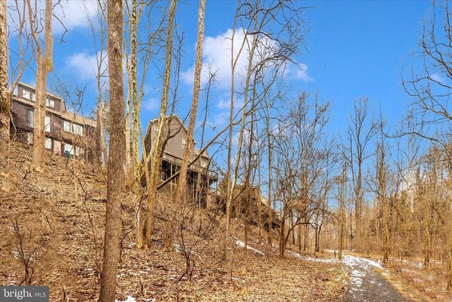 Building Photo - 6976 Meadowpoint Terrace