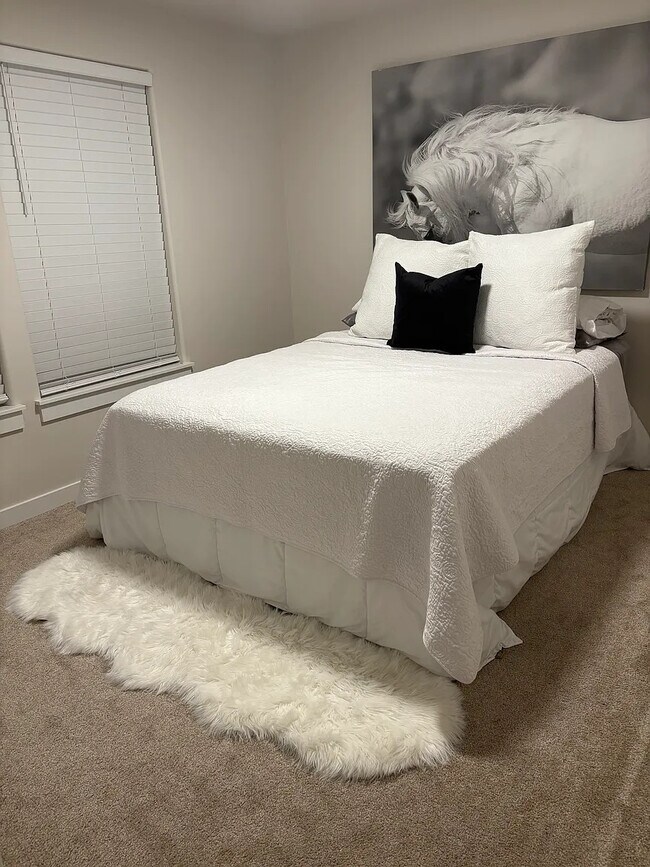 Building Photo - Garby