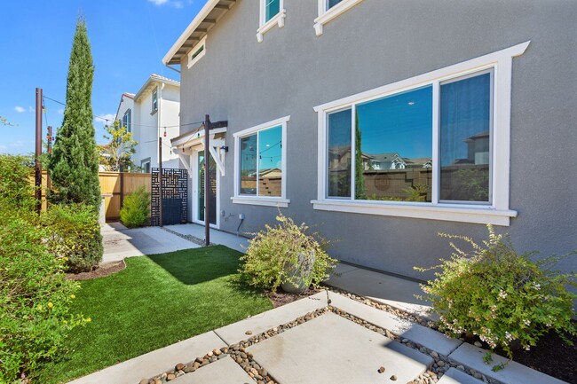 Building Photo - Gorgeous Model Home to Rent in Folsom!