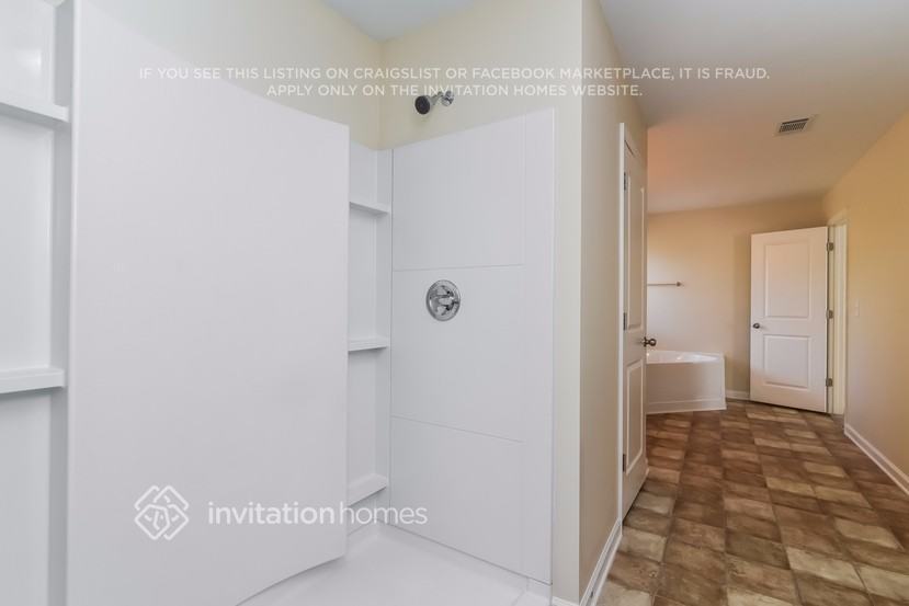 Building Photo - 3467 Rosebud Park Dr