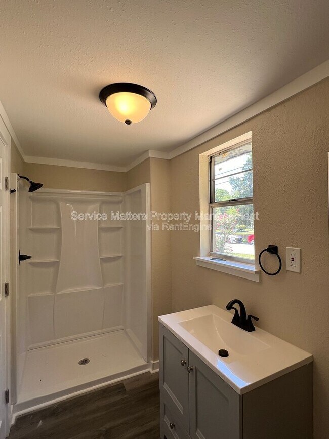 Building Photo - 1922 W Gregory St