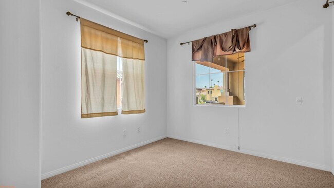 Building Photo - 1023 Via Fortuna