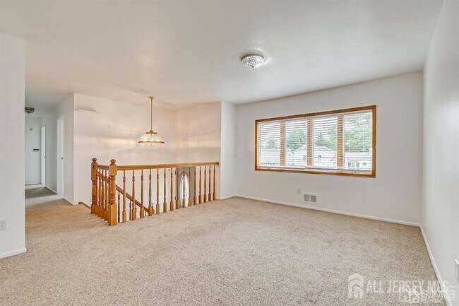 Building Photo - 559 Wood Ave