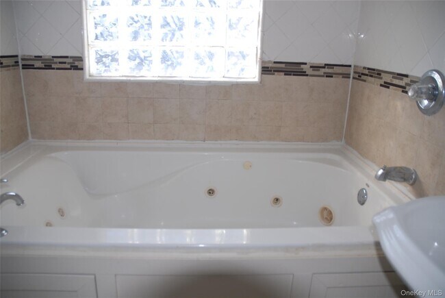 Building Photo - 1984 Newbridge Rd