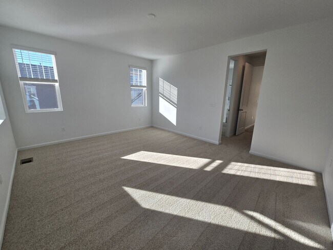 Building Photo - Brand New Aurora Highlands Ranch