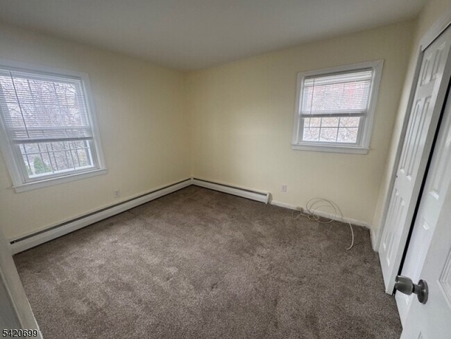 Building Photo - 14 Walnut Pkwy