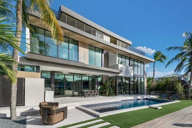 Building Photo - 641 Flamingo Dr