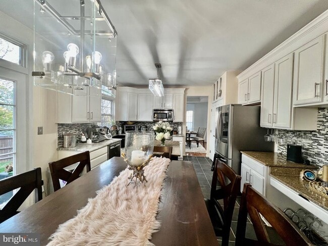 Building Photo - 15000 Onan Ct