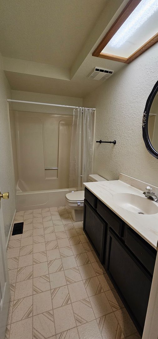 Building Photo - 2bd/2ba/1car garage downstairs condo
