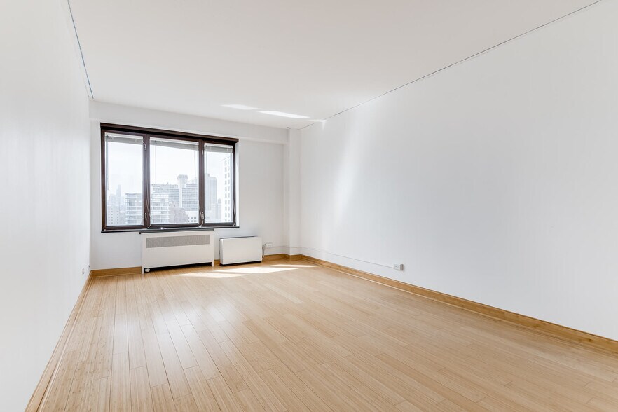 Building Photo - 3100 N Lake Shore Dr