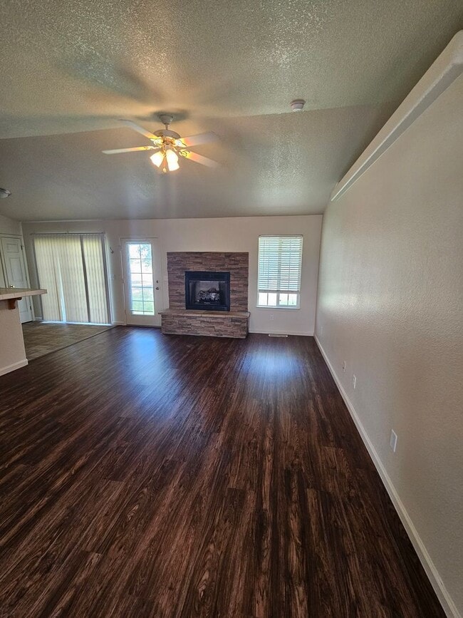 Building Photo - 3 Bedroom, 2 Bathroom Home in Fernley