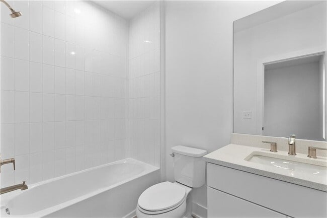 Building Photo - 201 New St