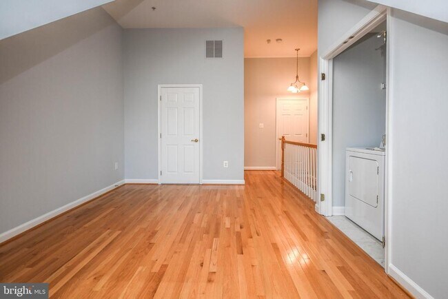 Building Photo - 1303 Cameron Hill Ct