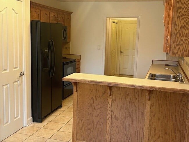 Building Photo - 4236 N Woodstock Dr