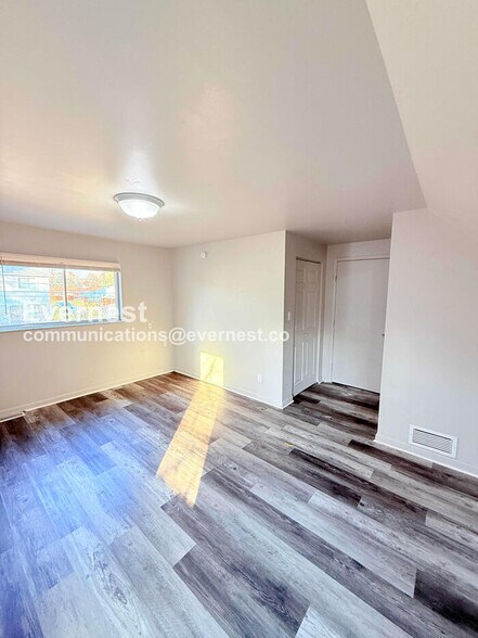 Building Photo - 19148 Hilton Dr