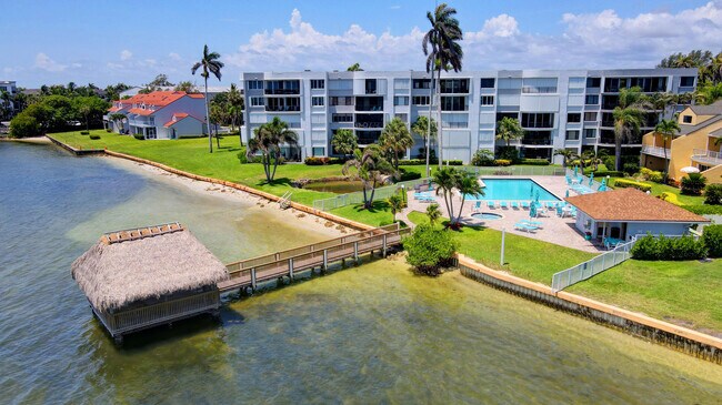 Building Photo - 8200 Lakeshore Dr