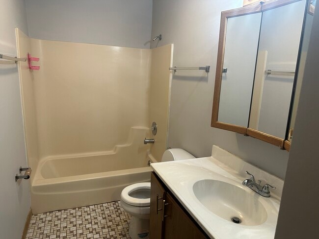 Building Photo - 440 E Jefferson St