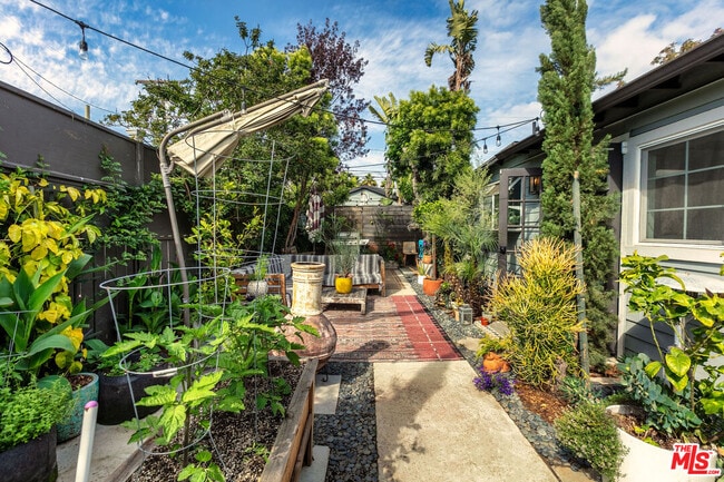 Building Photo - 1016 Oakwood Ave