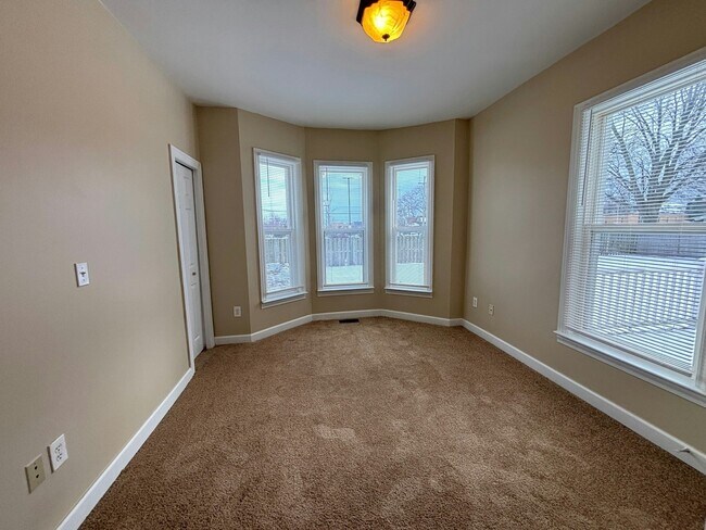 Building Photo - 99 Clinton St