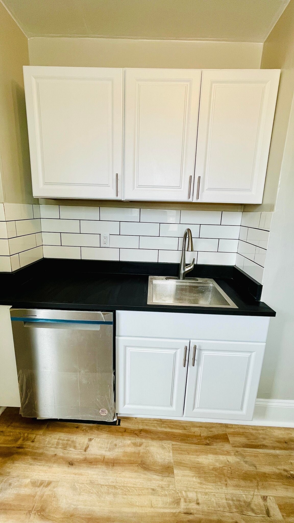 Building Photo - 4211 N Linder Ave