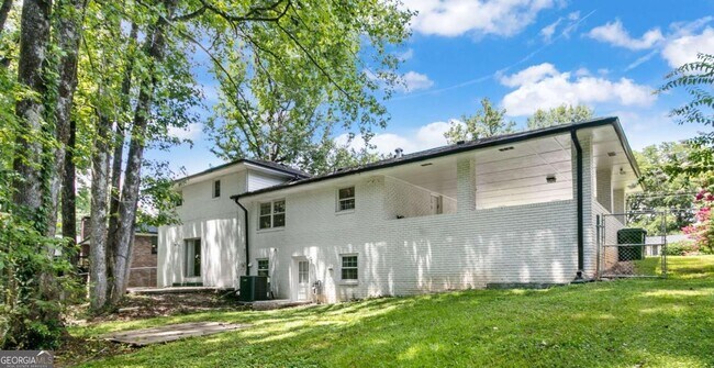 Building Photo - 1025 Hilburn Dr SE