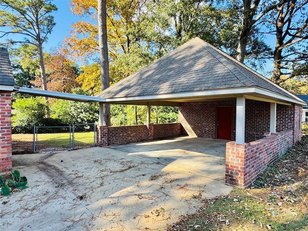 Building Photo - 2913 Sumter Ave