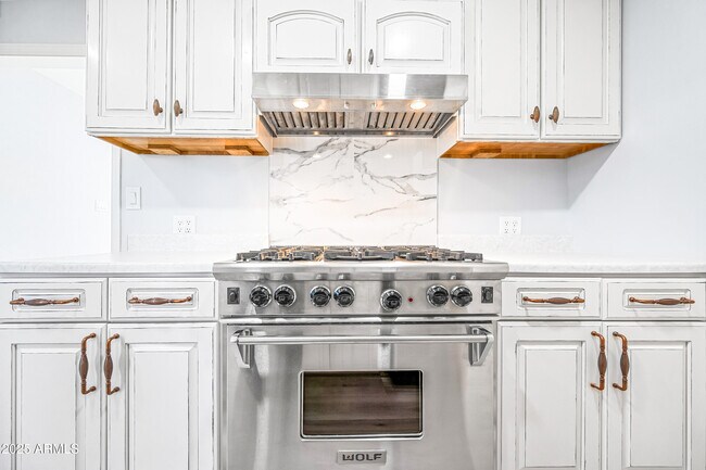 Building Photo - 1608 E Hudson Dr