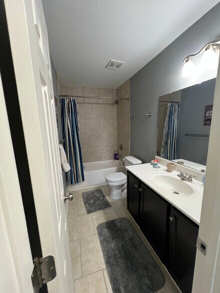 Hall Bath - 9572 6th Bay St