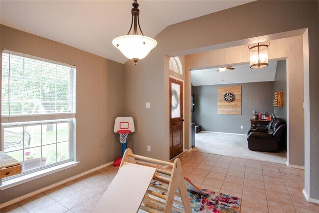 Building Photo - 113 Windsor-