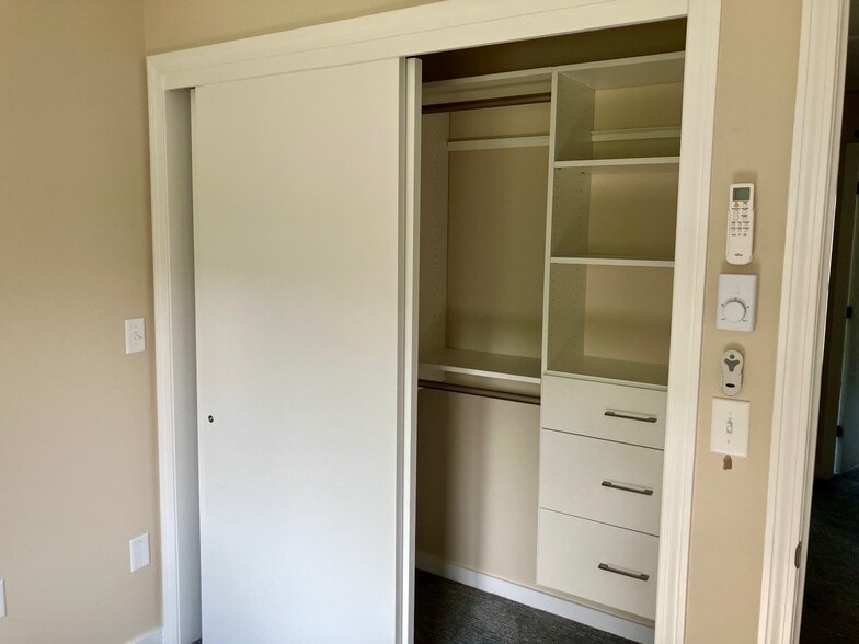 Bedroom 3 closet - H5 Stonehedge Dr