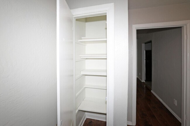 Building Photo - Cute home in Gables for rent~ 2 bed/1 bath
