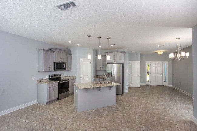 Building Photo - Great location! One block from DeVillier's Square and walking distance to Palafox.