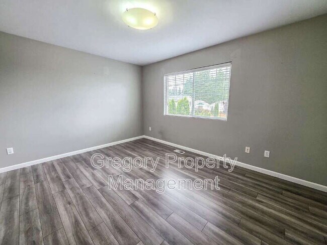 Building Photo - 11519 45th Ave SE