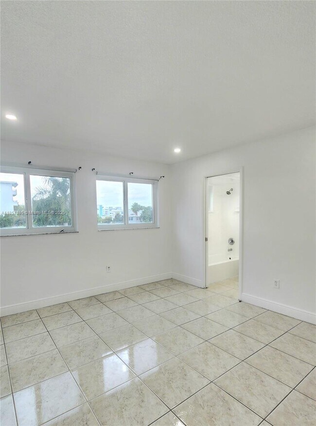 Building Photo - 1020 94th St