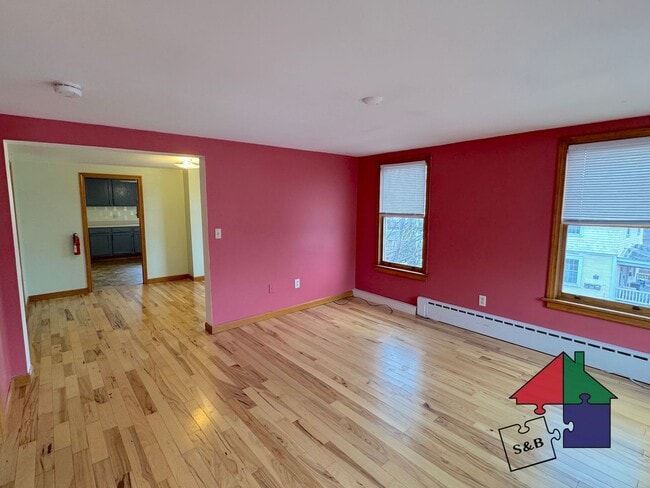 Building Photo - 109 Maple St