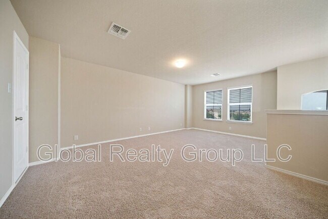 Building Photo - 437 Kings Way