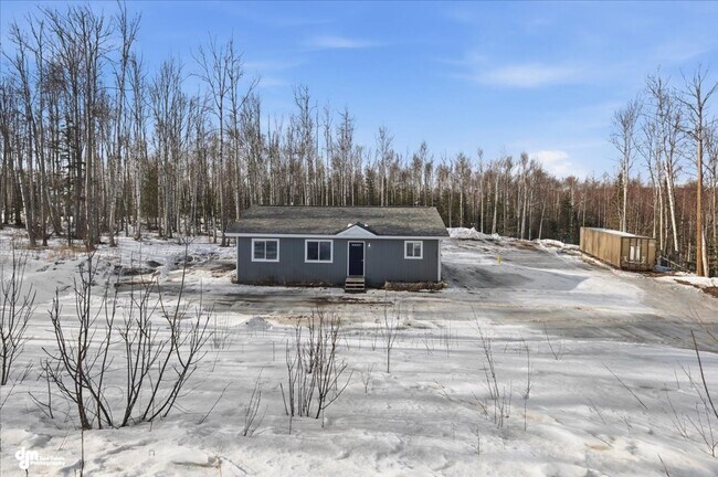 Building Photo - 3 BEDROOM | 2 BATHROOM | ACROSS FROM SCHOOLS