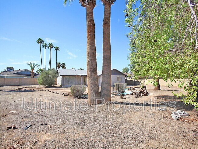 Building Photo - 8445 N 47th Dr