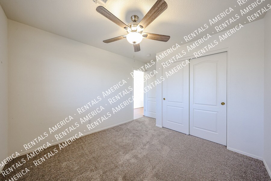 Building Photo - 14300 W Weldon Ave