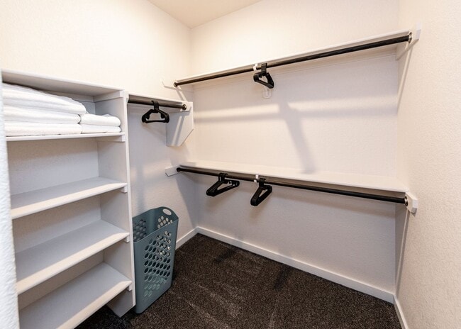 Building Photo - Fully Furnished 3 Bedroom 2.5 Bath Luxury Townhome by Garden of the Gods