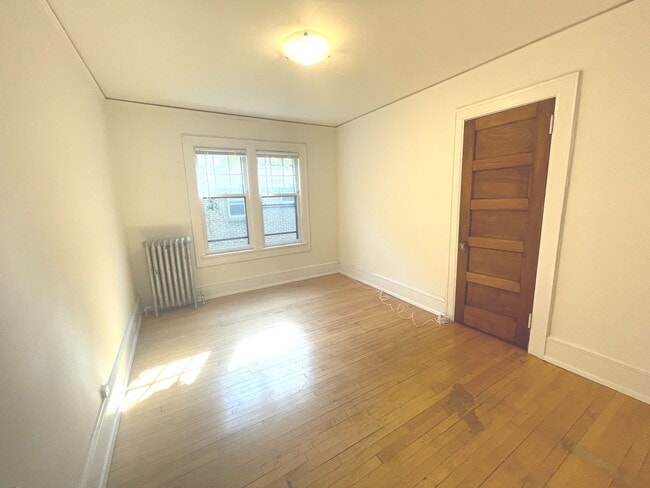 Building Photo - 2541 N Lake Dr