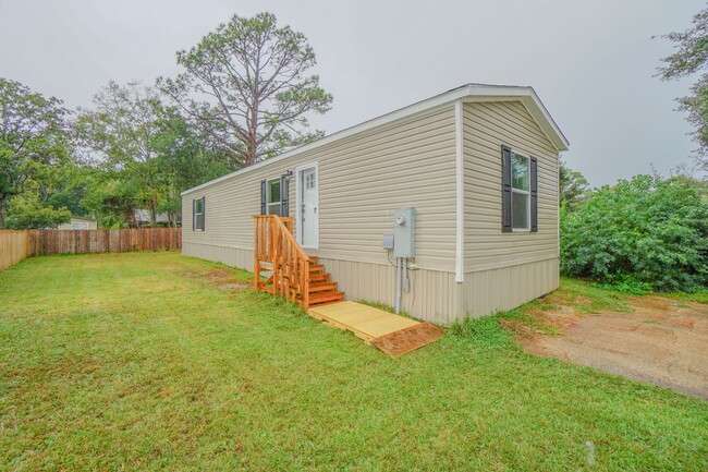 Building Photo - Modern Mobile Home in Waterfront Community