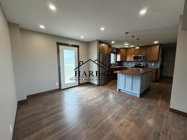 Building Photo - *1/2 Off First Months Rent* Spacious 3BR Home with 2-Stall Garage & Private Deck in Kasson