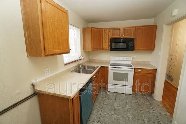 Building Photo - 2534 Niagara St